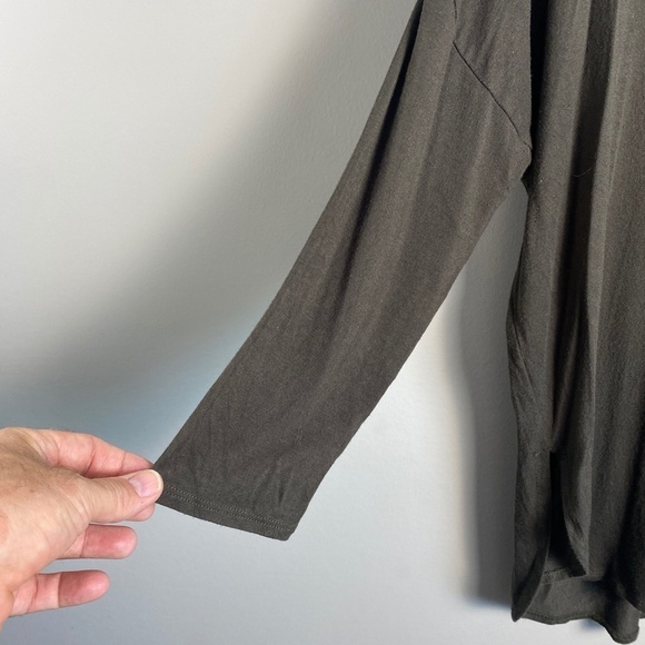 Aritzia Babaton Women's Dark Olive Green 1/2 Sleeve 1/4 Side Slit T-Shirt Medium - Picture 5 of 14